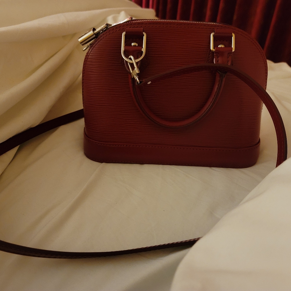 Louis vuitton alma bb epi